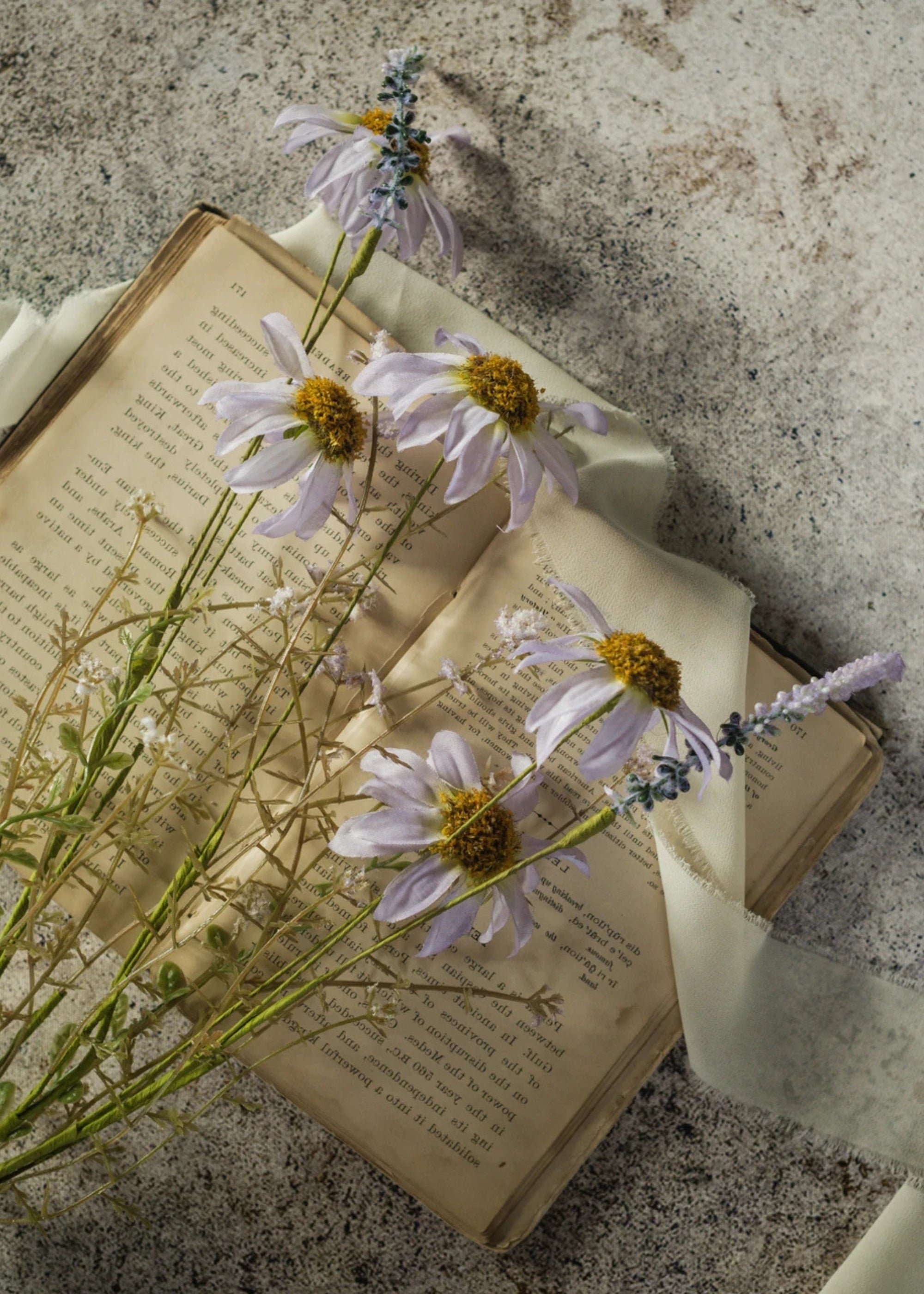 Pale Lavender Artificial Daisy Spray for Table Centerpiece