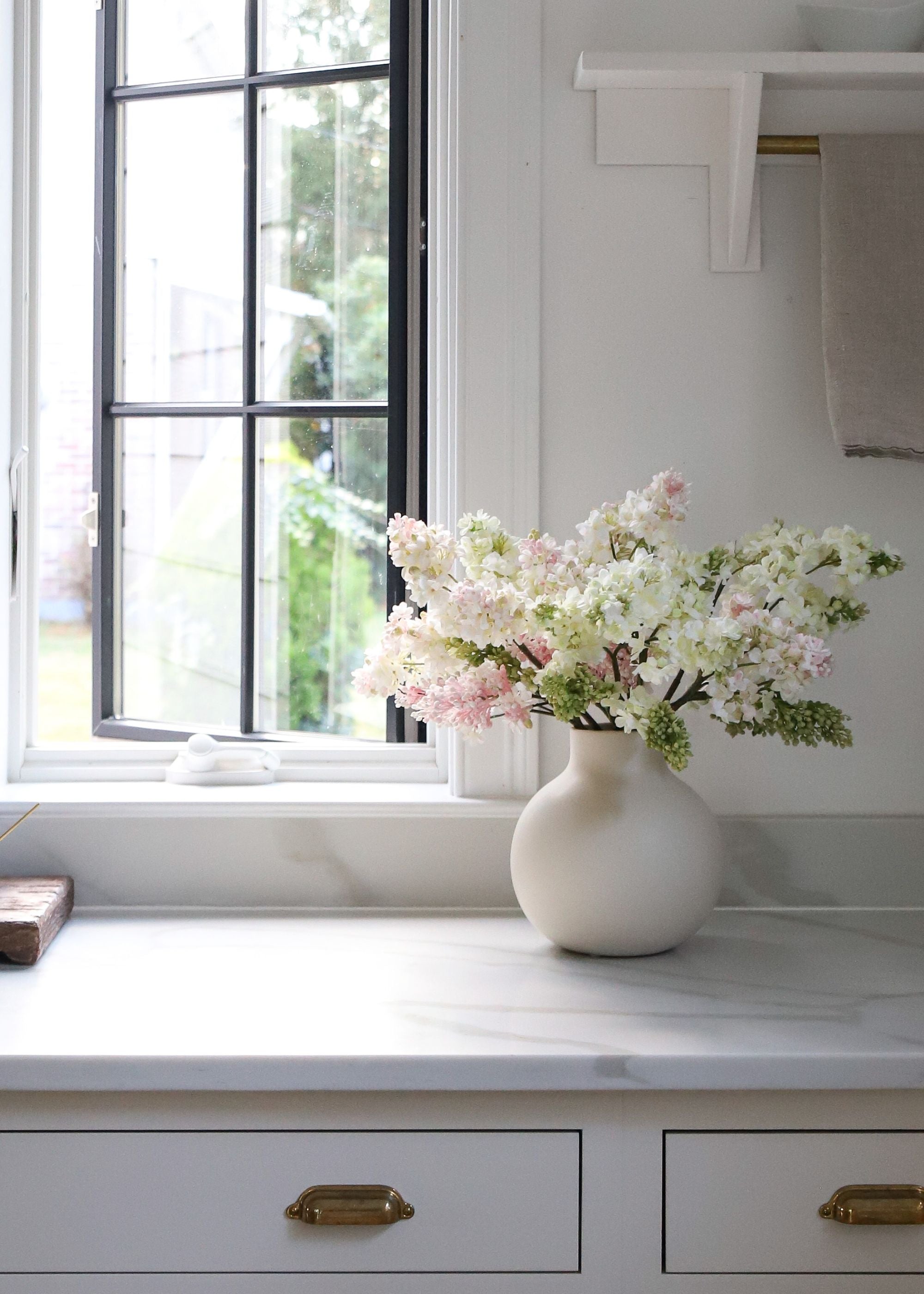 Cream Artificial Lilac Arrangement for Vase Styling