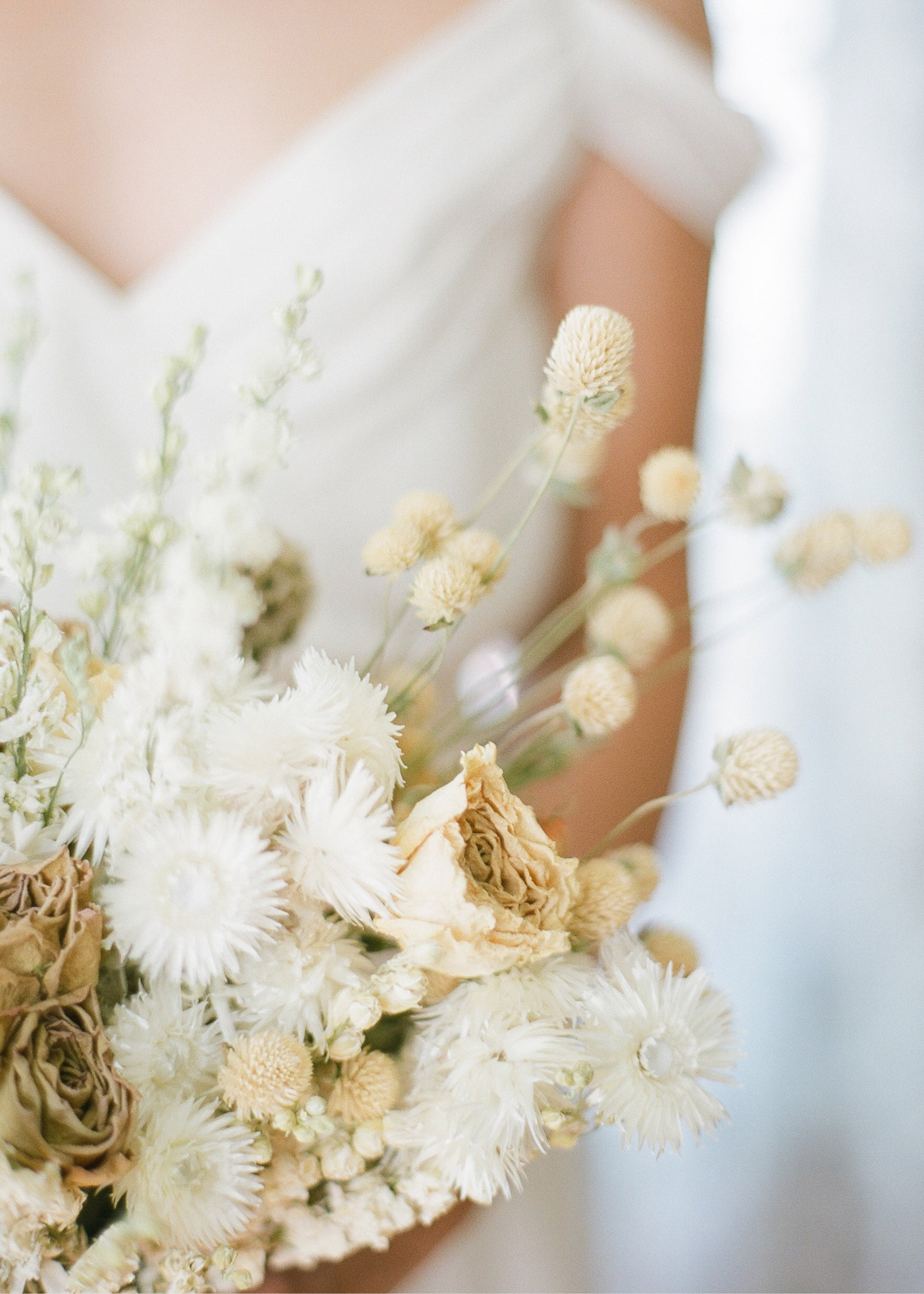 White Dried Daisy Bundle for Table Centerpiece