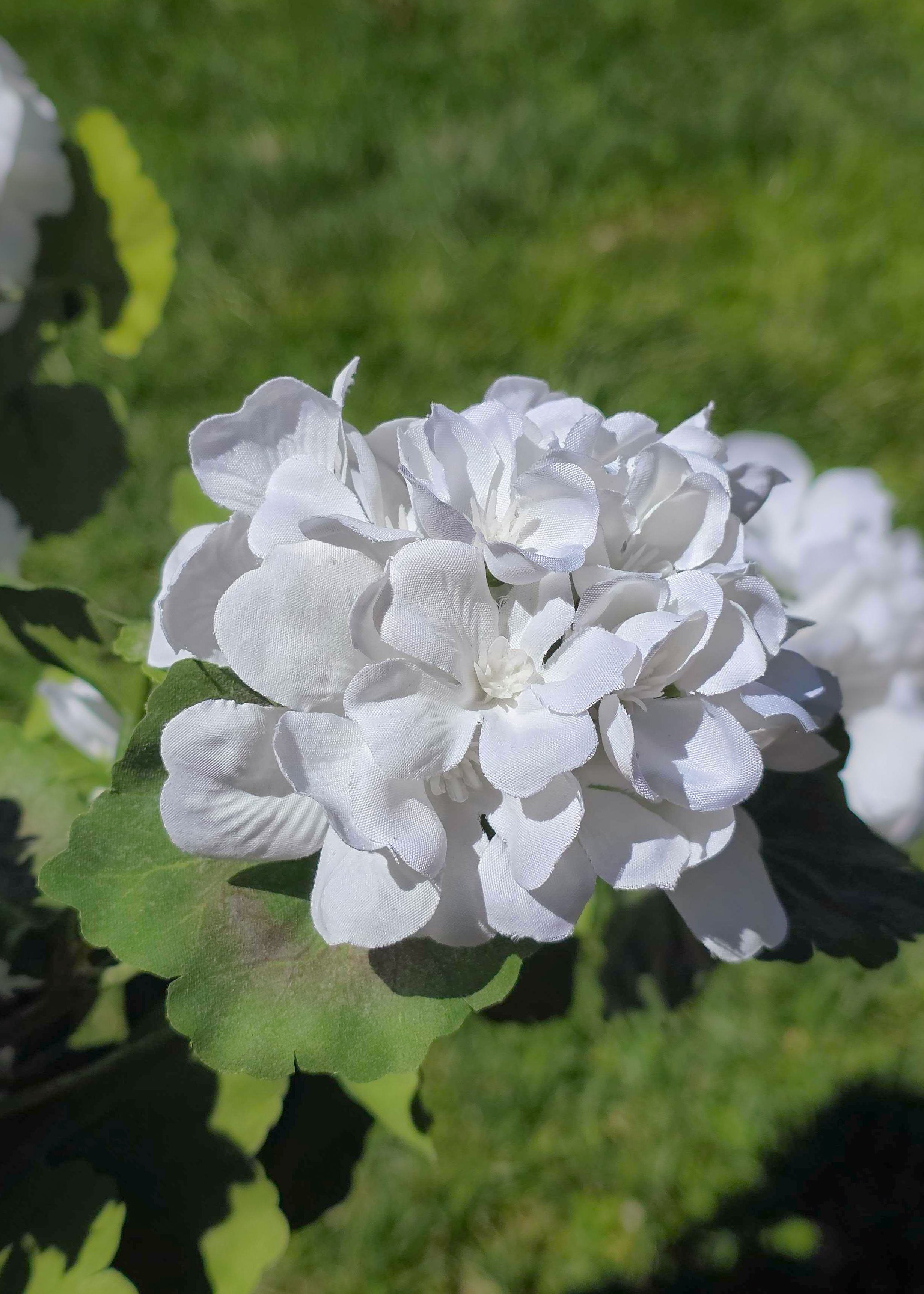 Artificial Geranium Bush for Entryway Arrangement