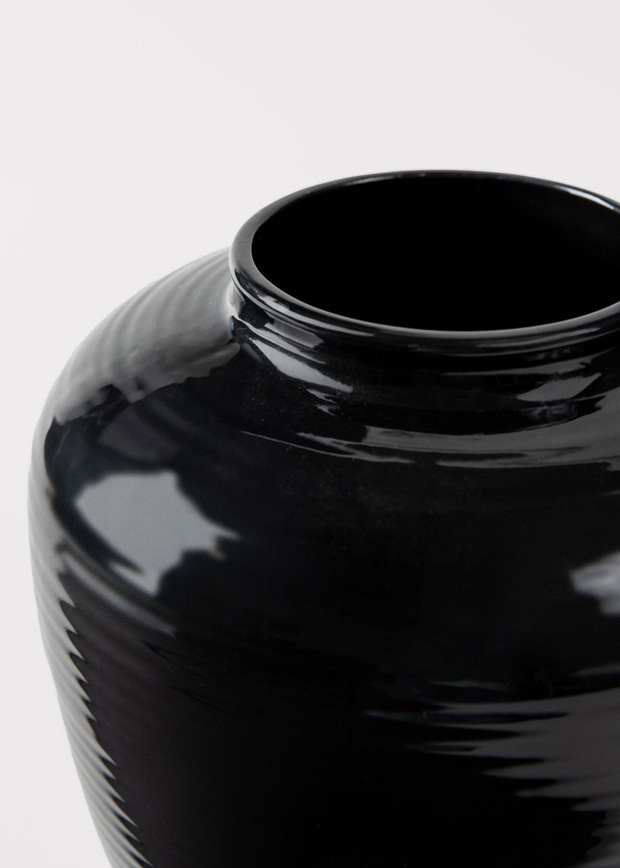 Black Glazed Flovra Ribbed Stoneware Table Vase for Table Centerpiece