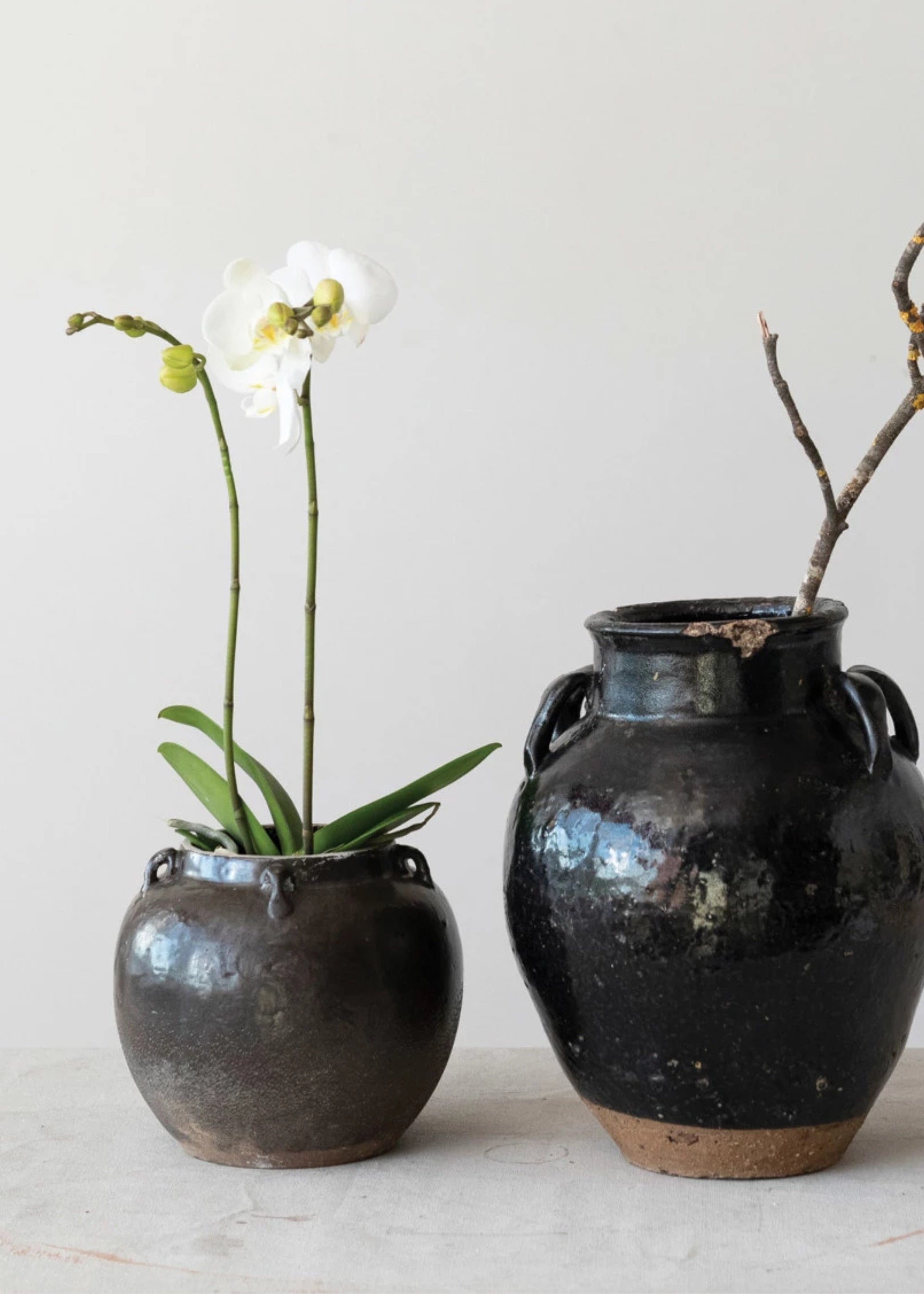 Brown Distressed Clay Round Jar Vase for Entryway Arrangement
