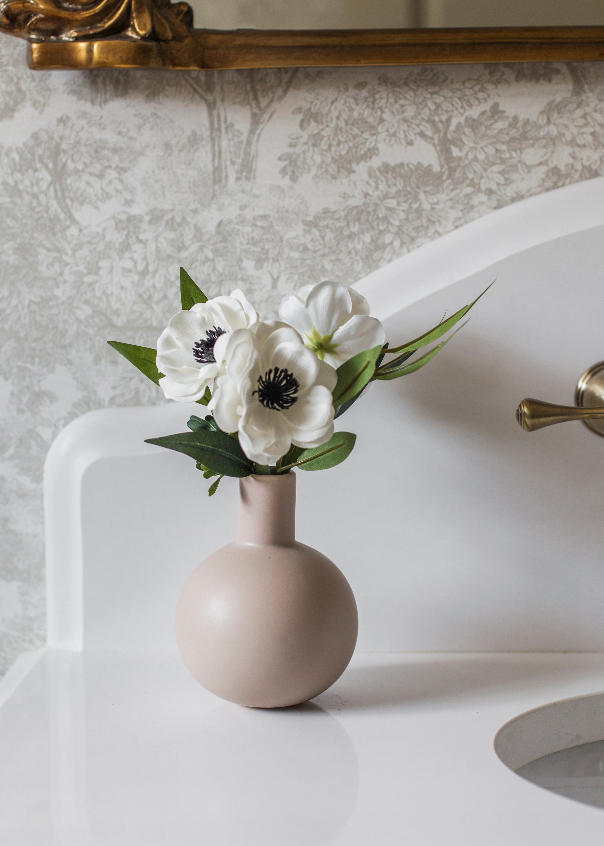 White Real Touch Artificial Anemone Stem for Table Centerpiece